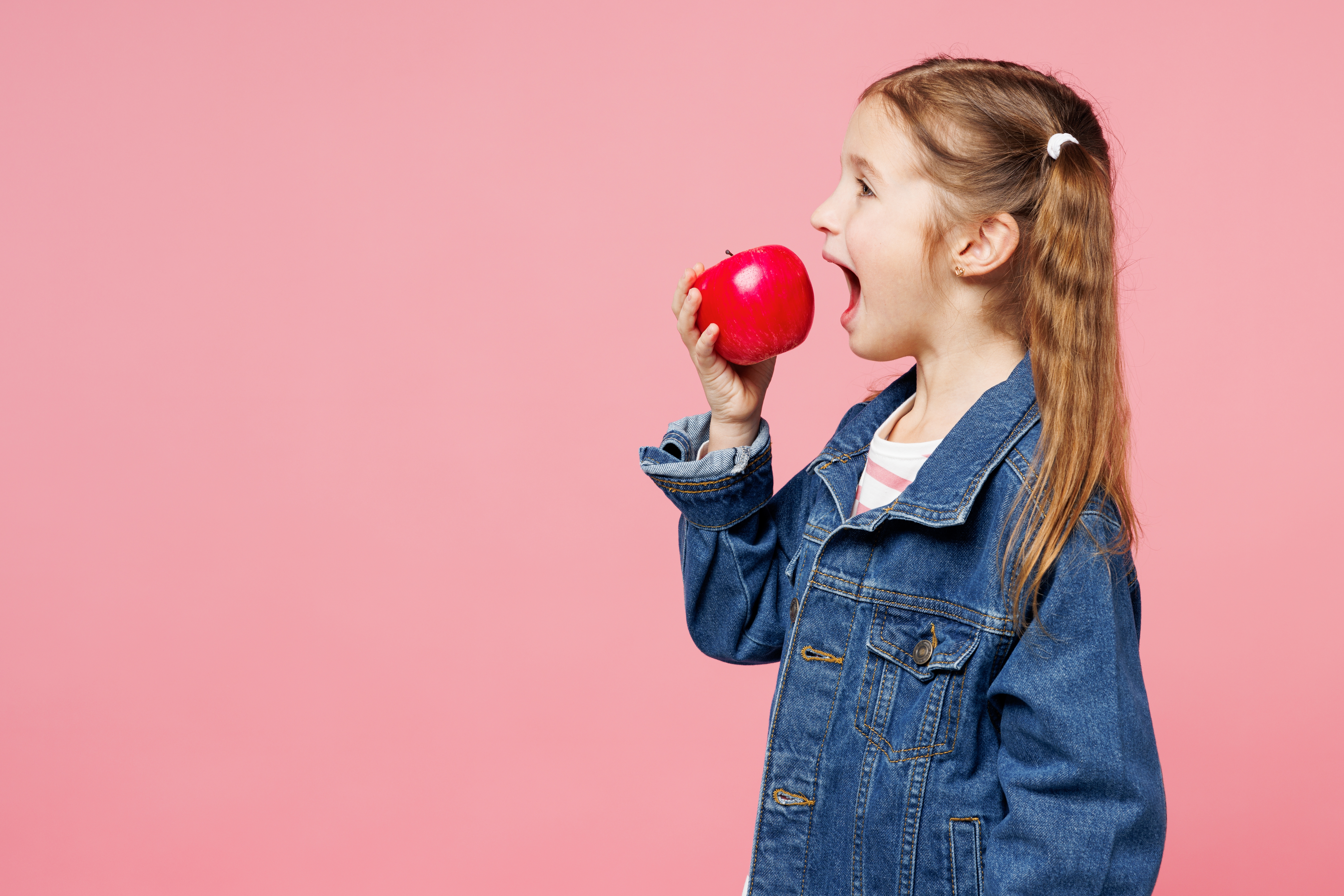 The Best Snacks for Your Kids’ Dental Health