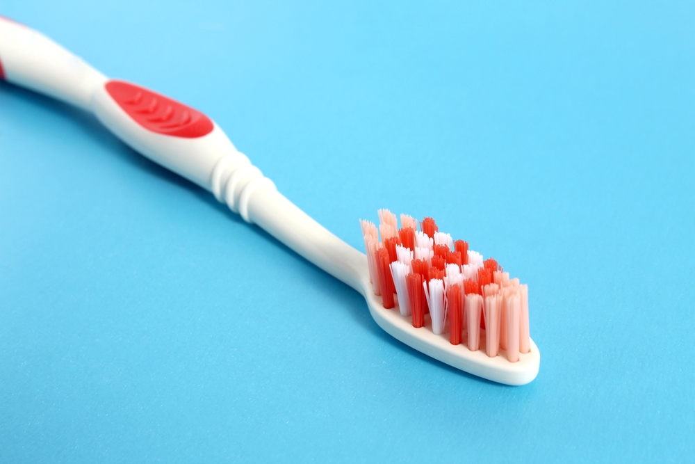 How to Choose the Right Toothbrush and Toothpaste For Your Needs